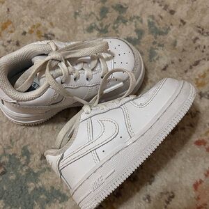 Baby Nike White Low-Top Sneakers - Size 5c